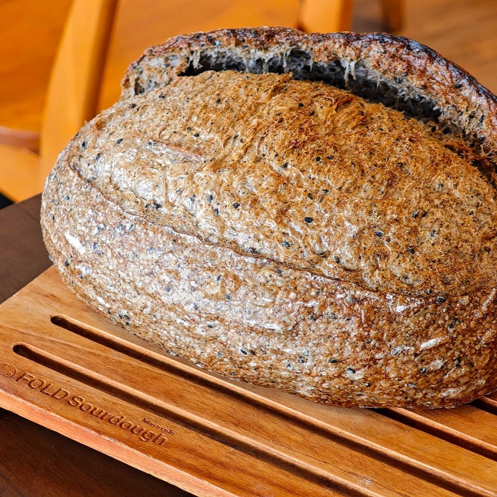 Black Sesame Sourdough - ขนมปังซาวร์โดงาดำ รูปที่ 1