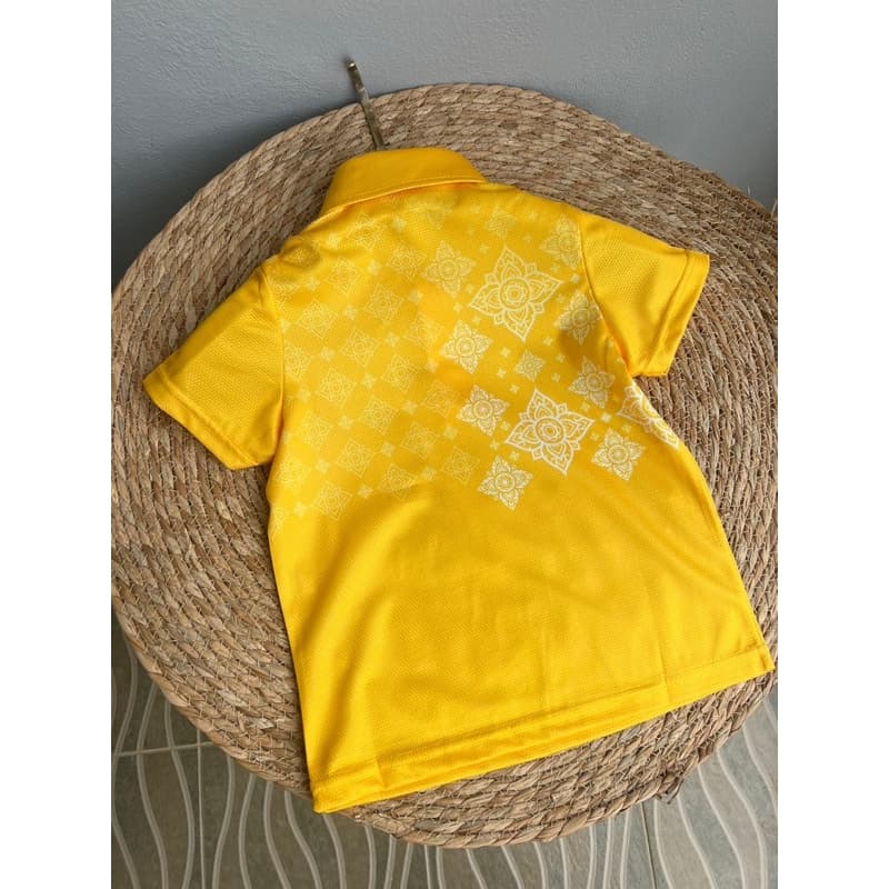 เสื้อโปโล เด็ก และผู้ใหญ่ สีเหลืองพิมลายพร้อมโลโก้ รูปที่ 2