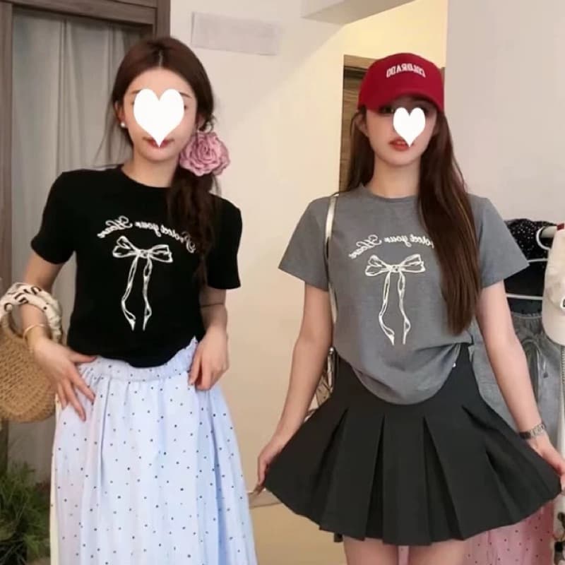 STR เสื้อยืดผู้หญิงสีขาว เสื้อรัดรูป เสื้อครอปแฟชั่นแขนสั้น พิมพ์ลายโบว์น่ารัก คอกลม สไตล์เกาหลี สาวอ้วนใส่ได้ รูปที่ 2
