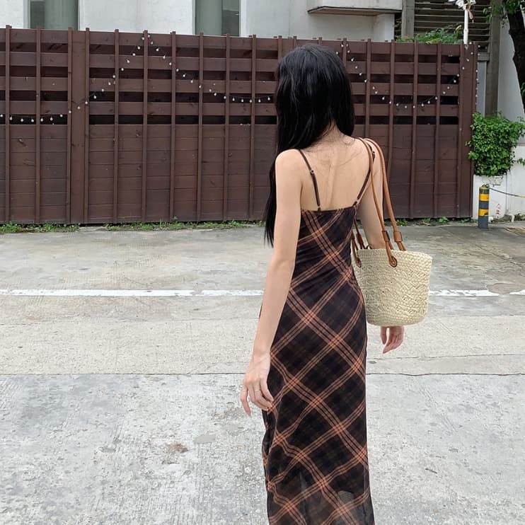 แม็กซี่เดรสลายสก็อต สายเดี่ยวสีน้ำตาล มีสายผูกโบว์กลางอกหรือผูกคล้องคอ ผ้าชีฟองมีซับในเต็มตัว #8084 รูปที่ 8