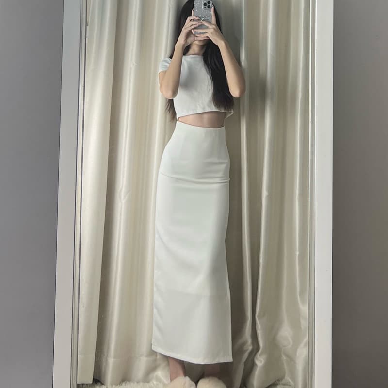 กระโปรงยาวทรงตรงมีแหวกด้านข้างใส่แล้วทรงเข้ารูปหุ่นสวยสุดๆ รูปที่ 4