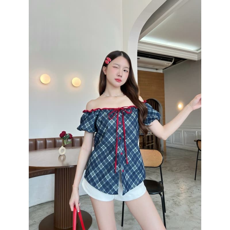 มีผูกหลังMamildya.shop เสื้อปาดไหล่ ผ้ายีนส์ตัดกระดุมแดง สวยมากๆ จะใส่ผ่าหน้านิดๆ/ S2-12/TOT-ปาดยีน รูปที่ 3