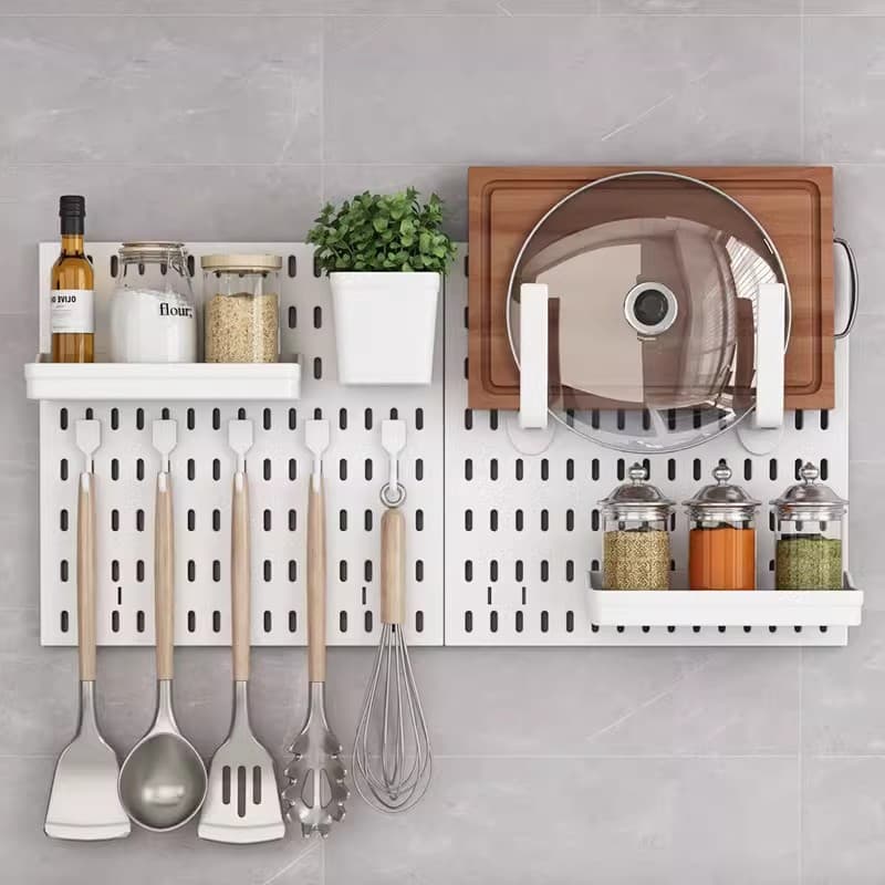 COD เพ็กบอร์ด บอร์ดรูพลาสติก DIY Pegboard กระดานแขวนผนังสำหรับจัดเก็บของพร้อมชุดติดตั้ง ตัวจัดโต๊ะเ รูปที่ 3