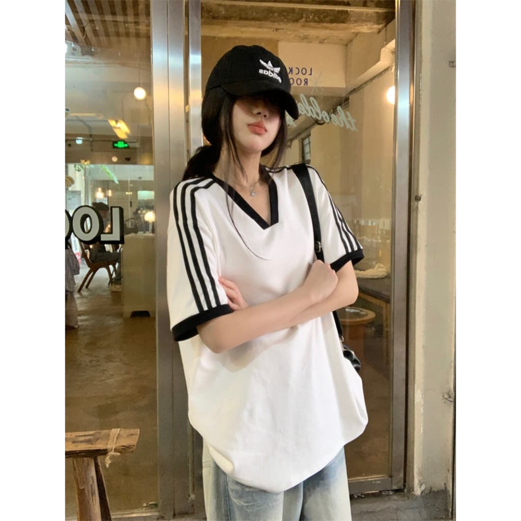 Beryl เสื้อยืดคอวีแขนสั้นสีขาวใหม่สำหรับผู้หญิง สไตล์เกาหลี เสื้อตัวหลวมและใส่ได้หลายโอกาส รูปที่ 5