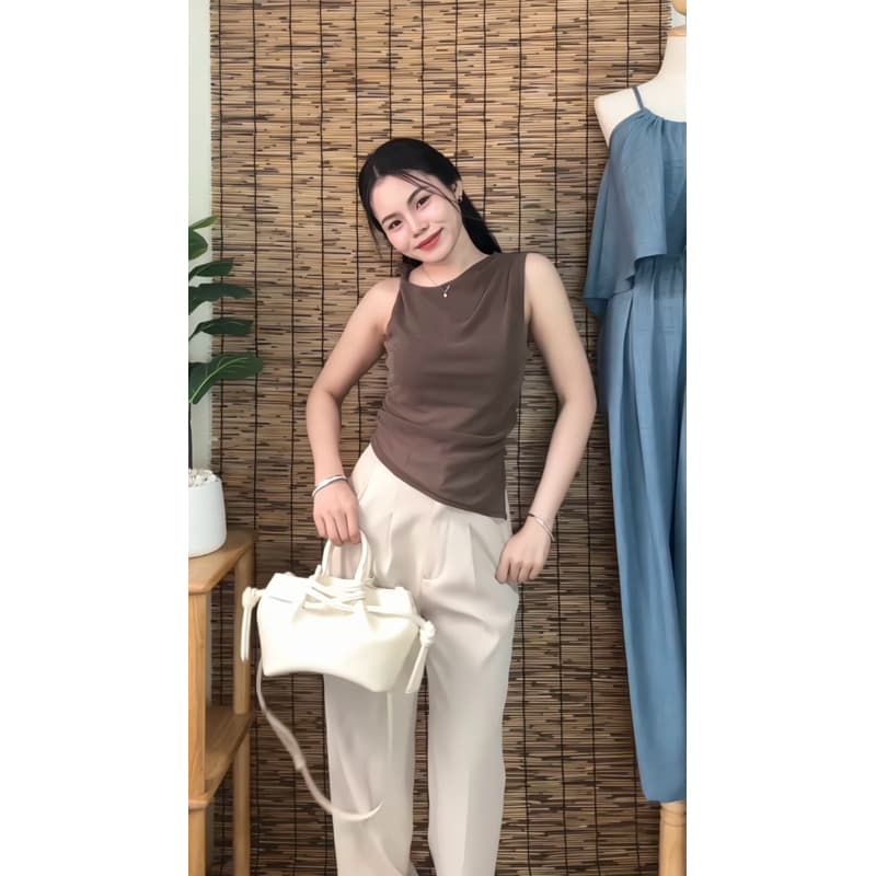 TORR.STOREJinjin Top | เสื้อแขนกุดซีทรู ดีไซน์จับจีบ บิดเกลียวฝั่งขวา เนื้อผ้าซีทรูกลิตเตอร์ละเอียด เย็บ2ชั้นครึ่งนึง รูปที่ 4