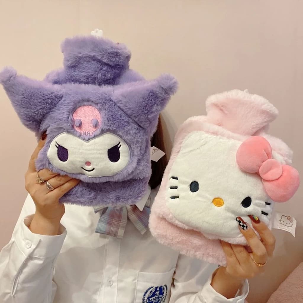 จัดส่งทันทีถุงน้ำร้อน Sanrio มีที่สอดมือ 1000ml. กระเป๋าน้ำร้อนลายการ์ตูน ประคบ ประจำเดือน น่ารักกระเป๋าน้ำร้อน รูปที่ 9