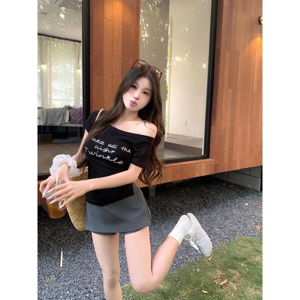 เสื้อยืด เสื้อครอป ไหล่เอียง อักษรสวย เเฟชั่นเซ็กซี่#92319 รูปที่ 7