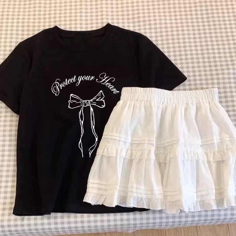 STR เสื้อยืดผู้หญิงสีขาว เสื้อรัดรูป เสื้อครอปแฟชั่นแขนสั้น พิมพ์ลายโบว์น่ารัก คอกลม สไตล์เกาหลี สาวอ้วนใส่ได้ รูปที่ 4