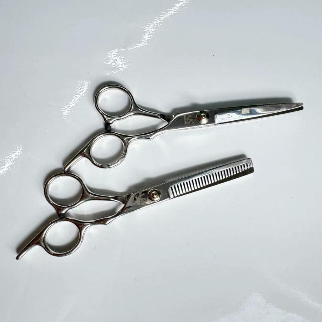 จากไทย แพ็กคู่ 2 ชิ้น กรรไกรตัดผม กรรไกรซอยผม ช่างทำผมมืออาชีพ VS SASSOON แท้ ผลิตจากสแตนเลส คุณภาพดี ขนาด 6 นิ้ รูปที่ 7