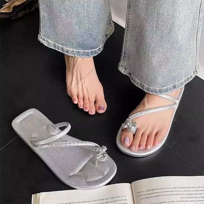Uyongit รองเท้าแตะ สวมนิ้วโป้ง ยางPVC พื้นรองเท้าสูง 1.5 cm ประดับแถบเงิน วิบวับ สำหรับผู้หญิง 165 รูปที่ 2