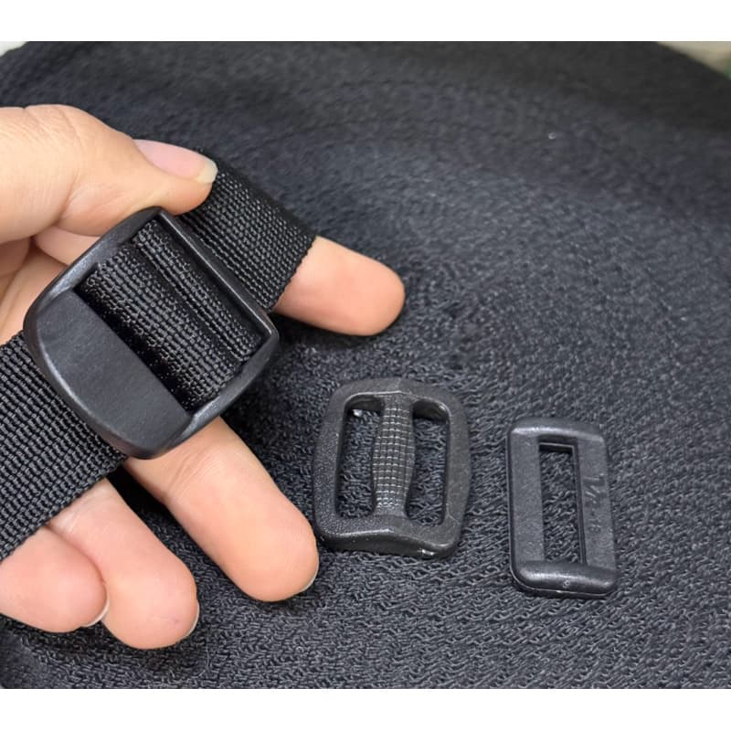 ที่ปรับสายพลาสติก สีดำ 1ช่อง-3ช่อง แบ่งขายเป็นชิ้น รูปที่ 1