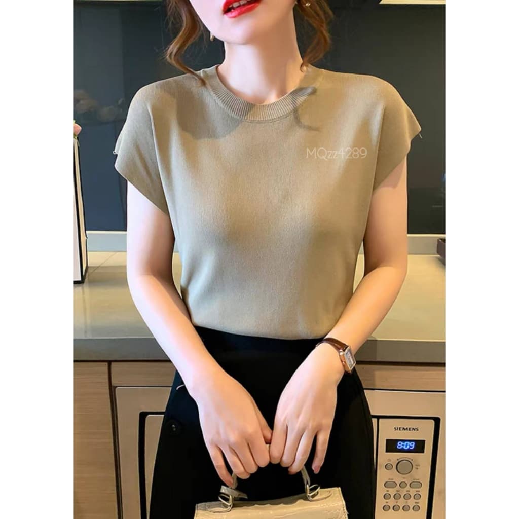 MQzz4289 * * เสื้อทำงานแขนสั้นแบบใหม่ คอกลม ผ้าไหมพรม นุ่มนิ่ม ใส่สบาย ยืดได้เยอะ Free Size รูปที่ 6
