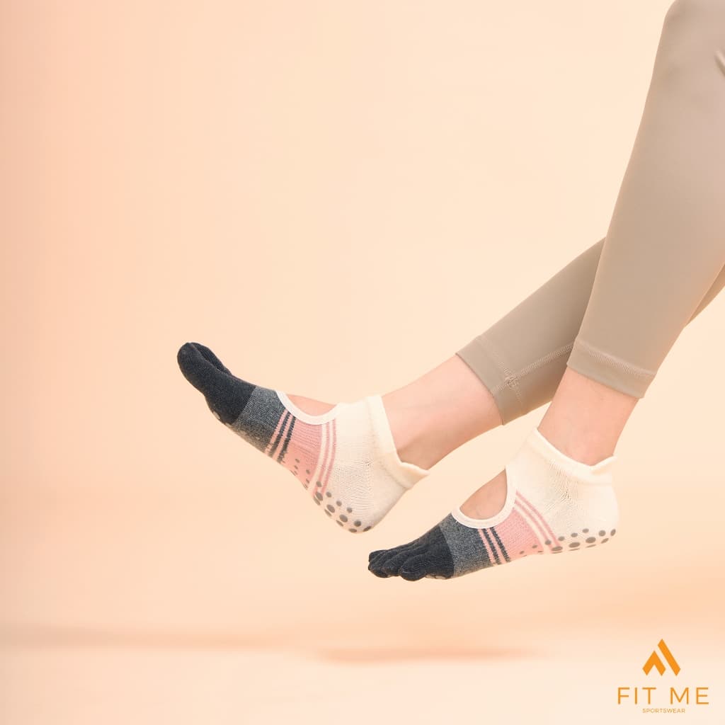 ถุงเท้าพิลาทิส แยกนิ้ว ถุงเท้าโยคะ มีกันลื่น ข้อสั้น ผู้หญิง FitMeSportswear Pilates Toe Socks รูปที่ 4