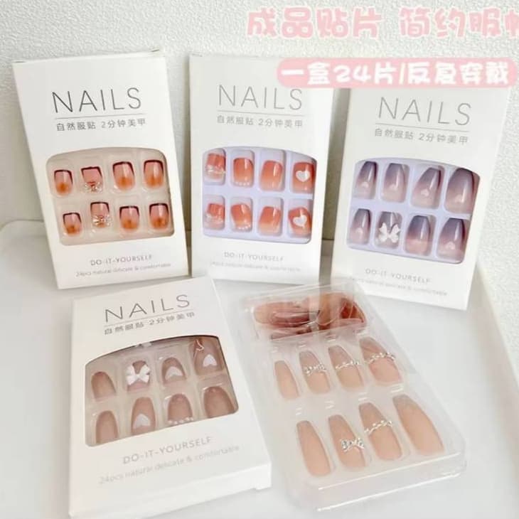 แพ็ค 12 ชุด คละลายแบบชุดแต่งเล็บปลอมลายน่ารัก สีสันสดใส พร้อมกาว สำหรับเด็กโตและผู้ใหญ่ รูปที่ 5