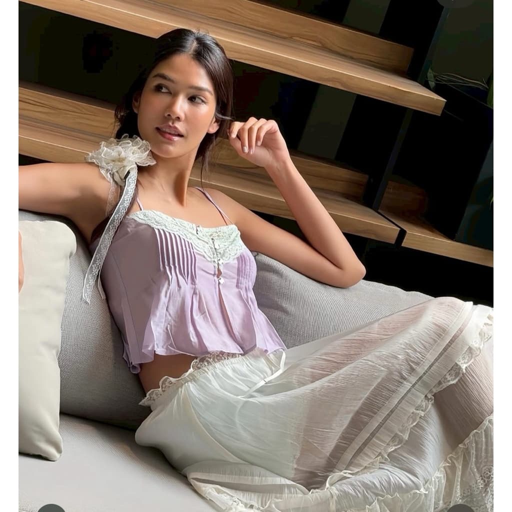 BY IRA เสื้อสายเดี่ยวลูกไม้ แต่งลูกไม้ช่วงอก กระดุมหน้า จับจีบด้านหน้า สายปรับได้ ผ้าใส่สบาย ต้องมีติดตู้ค้าสาวพะ รูปที่ 4