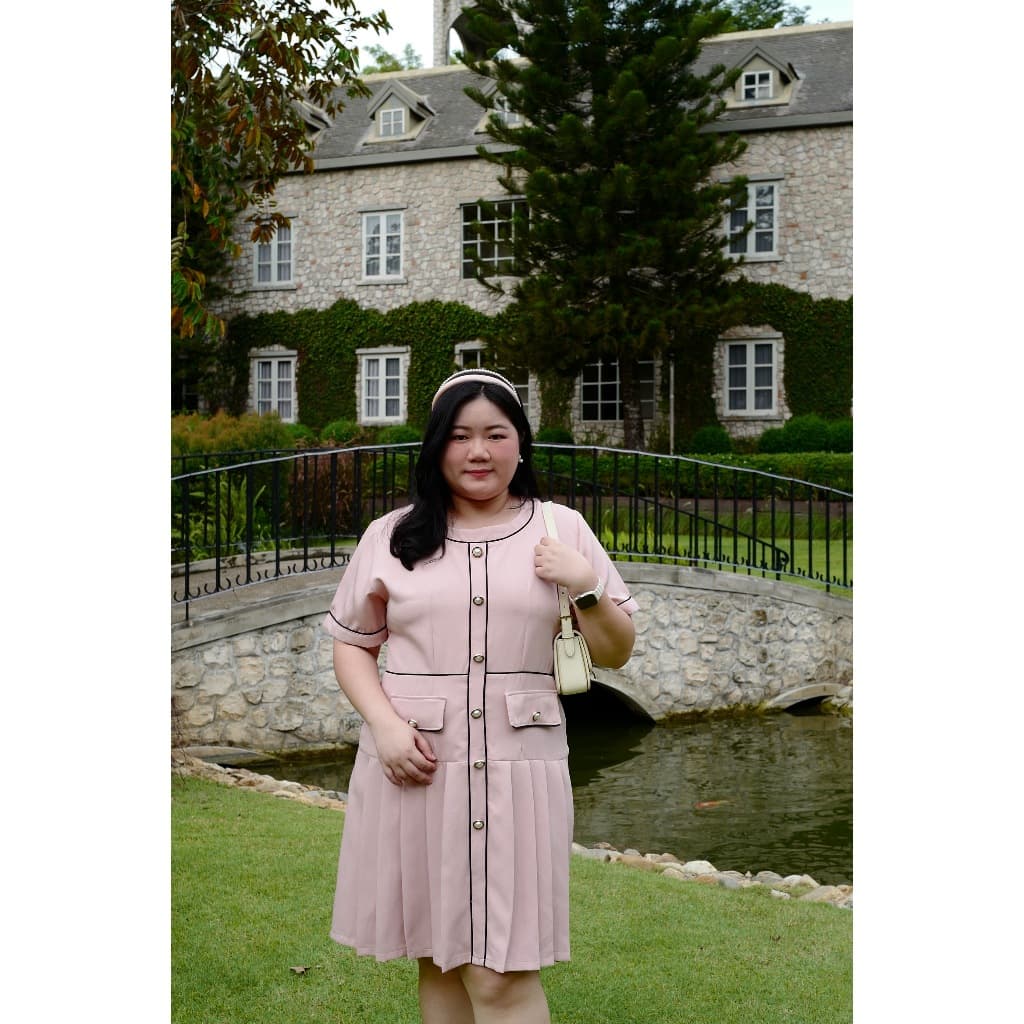 Madeline เดรสกระโปรงจีบ คอกลมแต่งกระดุม #เสื้อผ้าสาวอวบ Plussize รูปที่ 7