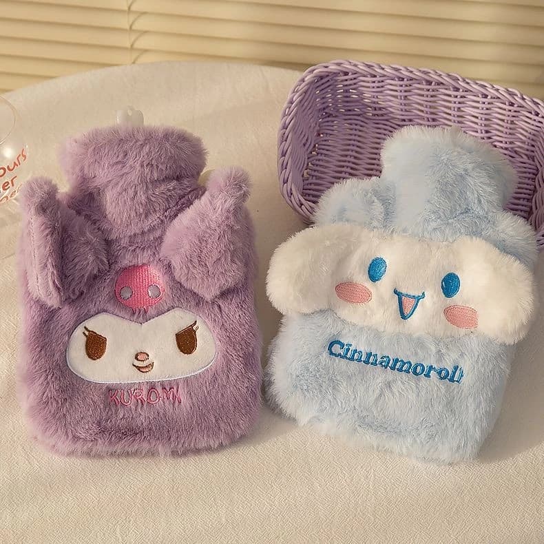 จัดส่งทันทีถุงน้ำร้อน Sanrio มีที่สอดมือ 1000ml. กระเป๋าน้ำร้อนลายการ์ตูน ประคบ ประจำเดือน น่ารักกระเป๋าน้ำร้อน รูปที่ 4