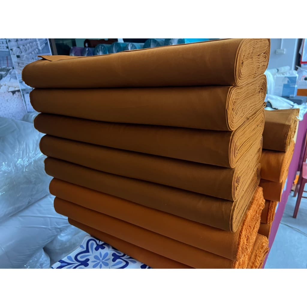 ผ้าคอตตอนทอซาติน เส้นใยธรรมชาติ100% ผ้าเนื้อหนาทอแน่นละเอียด สีบวรวัดป่า สำหรับตัดสบงอังสะ รูปที่ 2