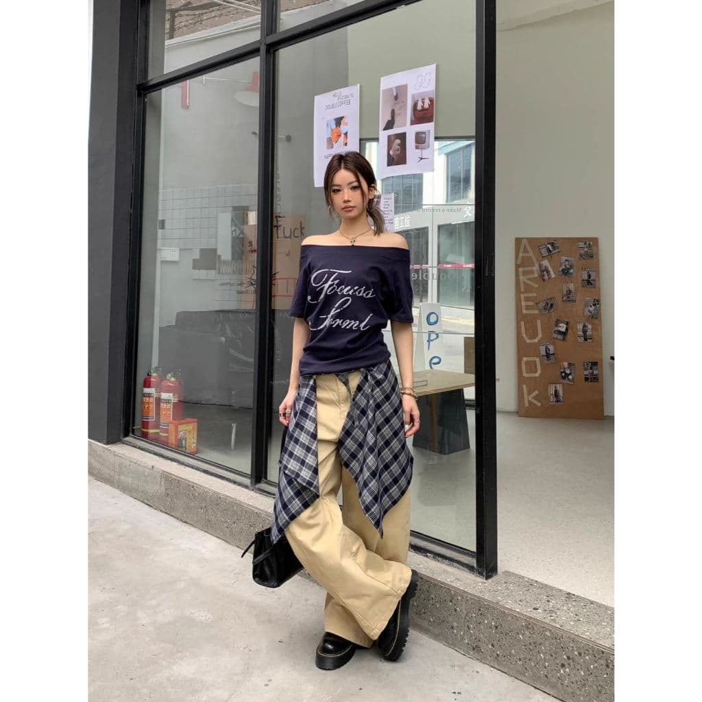 เสื้อยืดผู้หญิง เสื้อปาดไหล่ แขนสั้น เสือใส่สบาย โอเวอร์ไซส์ เสื้อเเขนสั้นผู้หญิง ผ้านิ่ม เข้ากับทุกสไตล์ได้ สไตล์วินเทจ รูปที่ 6