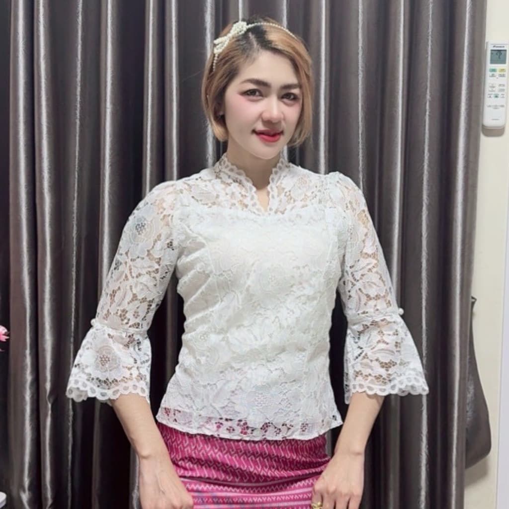 เสื้อลูกไม้คอวีแขนกระดิ่งใส่งานแต่งงานบุญงานบวช รูปที่ 1