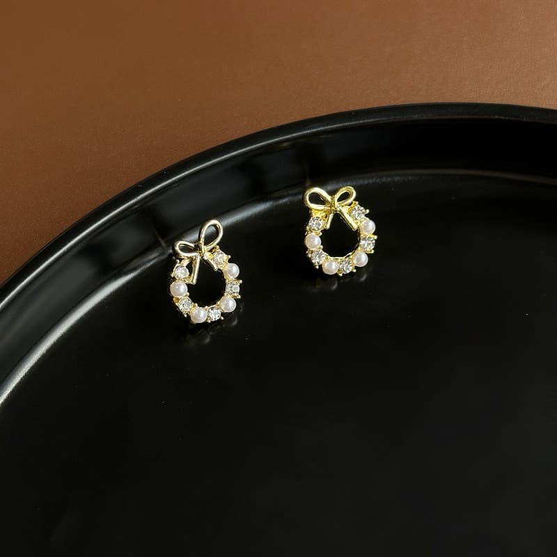 ต่างหู โบว์ล้อมเพชร สไตล์มินิมอล Sasa Earrings รูปที่ 4