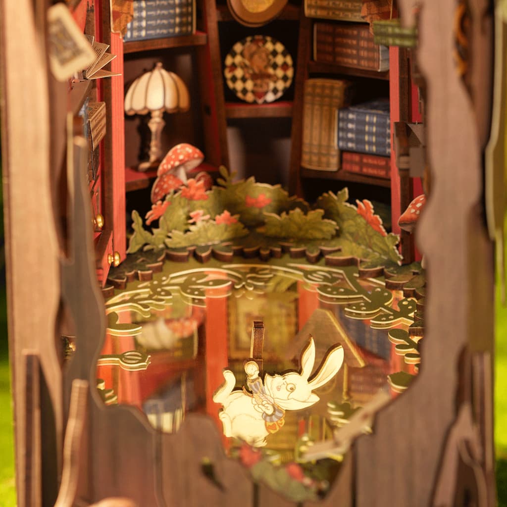 Rolife Book Nook Shelf Insert - TGB12 Alice Adventure ที่กั้นหนังสือ | บ้านตุ๊กตา โมเดลบ้าน ของเล่นศิลปะ DIY รูปที่ 3