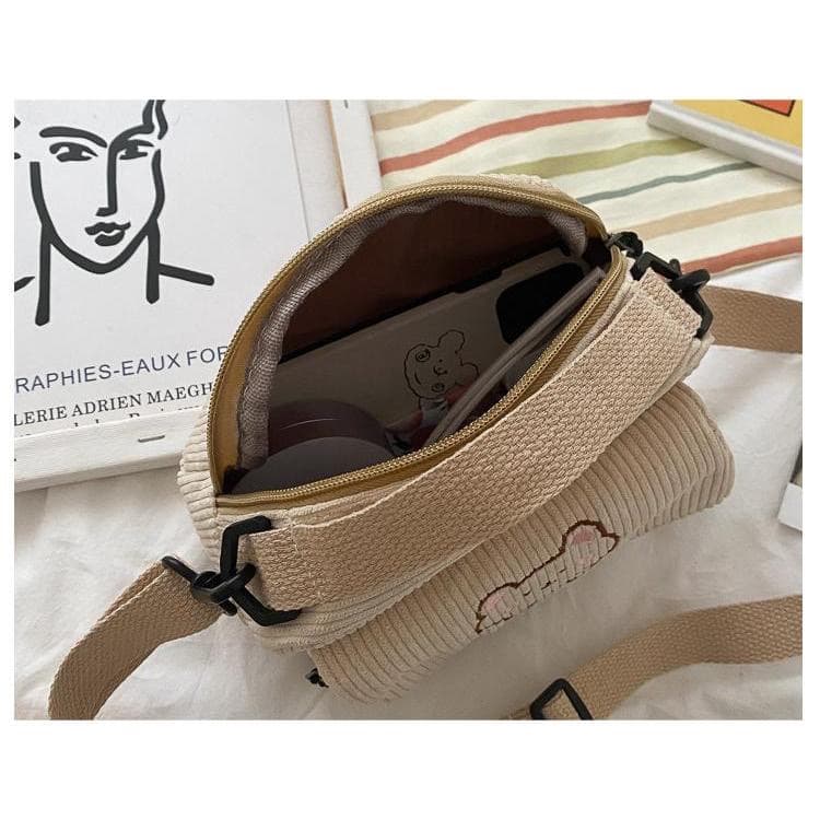 ซื้อ<1แถม1>99บาท กระเป๋าสะพายข้างผ้าลูกฟูก ลายหมีน่ารัก มี4สี รูปที่ 9
