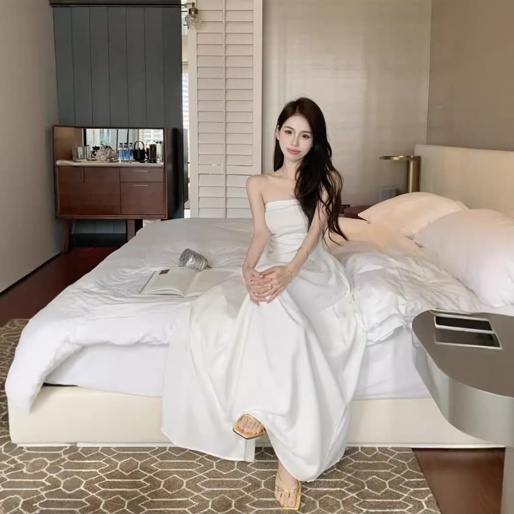 แม็กซี่เดรสเกาะอก สีดำ เอวสูงแบบยางยืด กระโปรงทรงสุ่มปล่อย มีกระเป๋าสองข้าง Dress พรางหุ่น หรูหรา #9714 รูปที่ 2