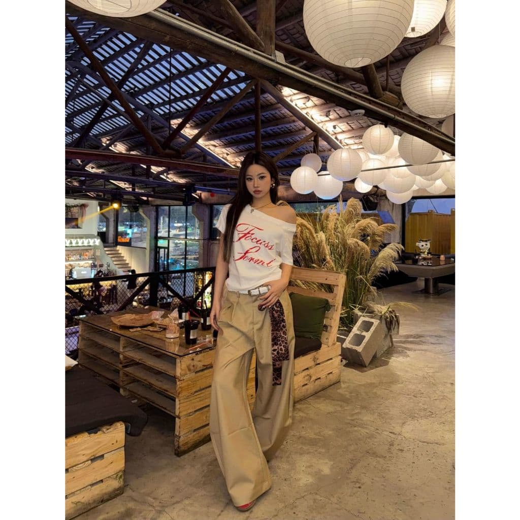 เสื้อยืดผู้หญิง เสื้อปาดไหล่ แขนสั้น เสือใส่สบาย โอเวอร์ไซส์ เสื้อเเขนสั้นผู้หญิง ผ้านิ่ม เข้ากับทุกสไตล์ได้ สไตล์วินเทจ รูปที่ 5
