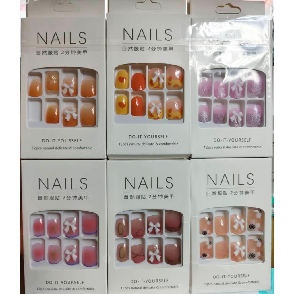 แพ็ค 12 ชุด คละลายแบบชุดแต่งเล็บปลอมลายน่ารัก สีสันสดใส พร้อมกาว สำหรับเด็กโตและผู้ใหญ่ รูปที่ 6