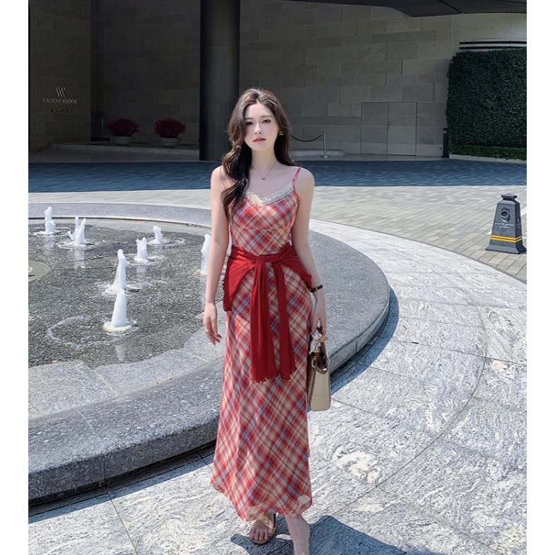 แม็กซี่เดรส สายเดี่ยว ลายสก็อตสีแดง มีซับในเต็มตัว แต่งลูกไม้ถักที่อก กระโปรงทรงเอ ผ้าตาข่าย #8123 รูปที่ 2
