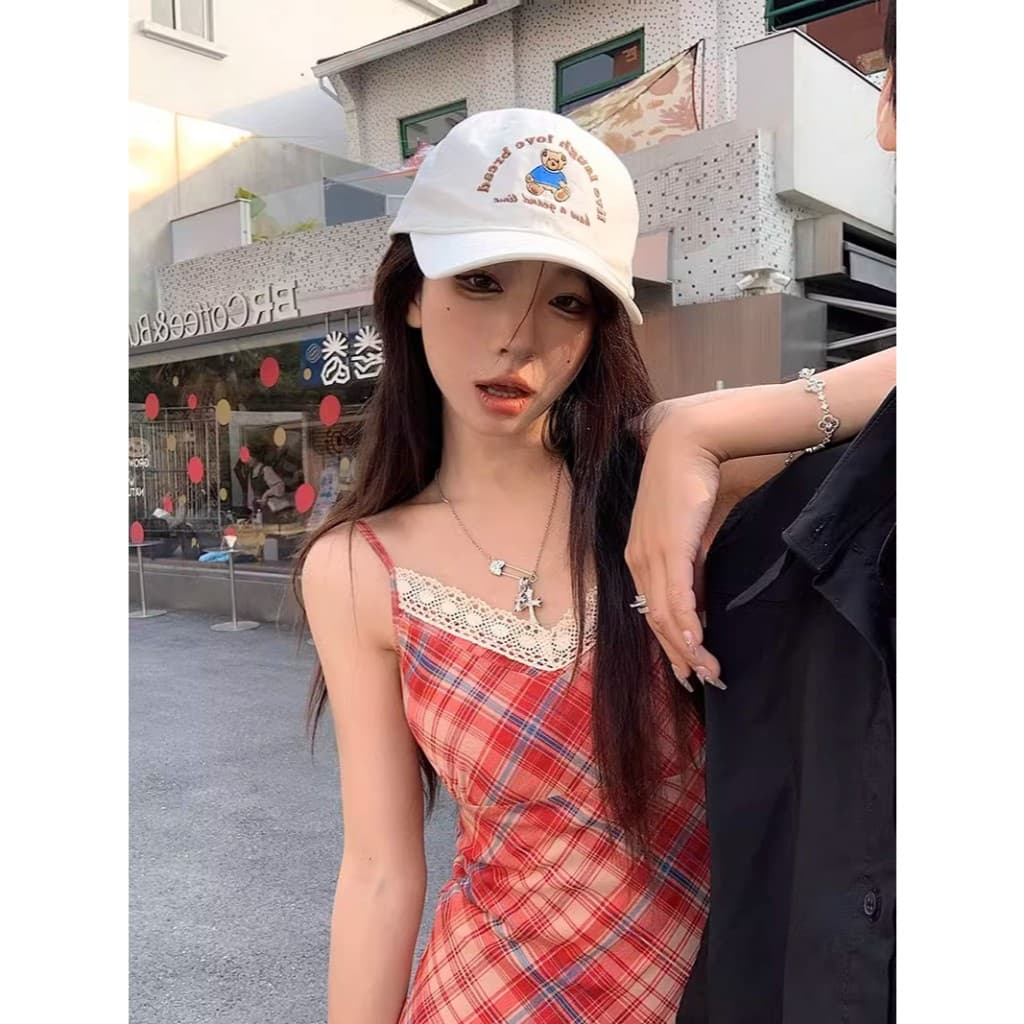 แม็กซี่เดรส สายเดี่ยว ลายสก็อตสีแดง มีซับในเต็มตัว แต่งลูกไม้ถักที่อก กระโปรงทรงเอ ผ้าตาข่าย #8123 รูปที่ 4