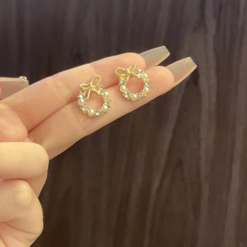 ต่างหู โบว์ล้อมเพชร สไตล์มินิมอล Sasa Earrings รูปที่ 6