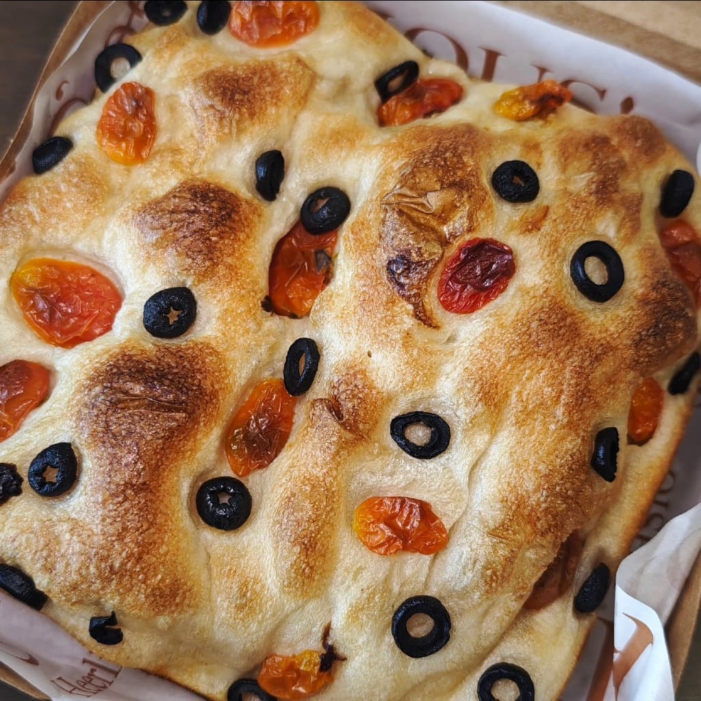 Tomato and Olive Sourdough Focaccia - โฟคัชชาซาวร์โดมะเขือเทศและมะกอกดำ รูปที่ 2