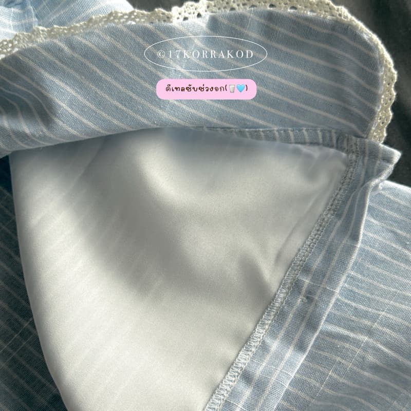 เสื้อคอบัวแต่งลูกไม้แขนจั๊มตุ๊กตา ดีเทลกระดุมหน้าใช้งานได้ น่ารัก สไตล์เกาหลี มินิมอล คาเฟ่ รูปที่ 7