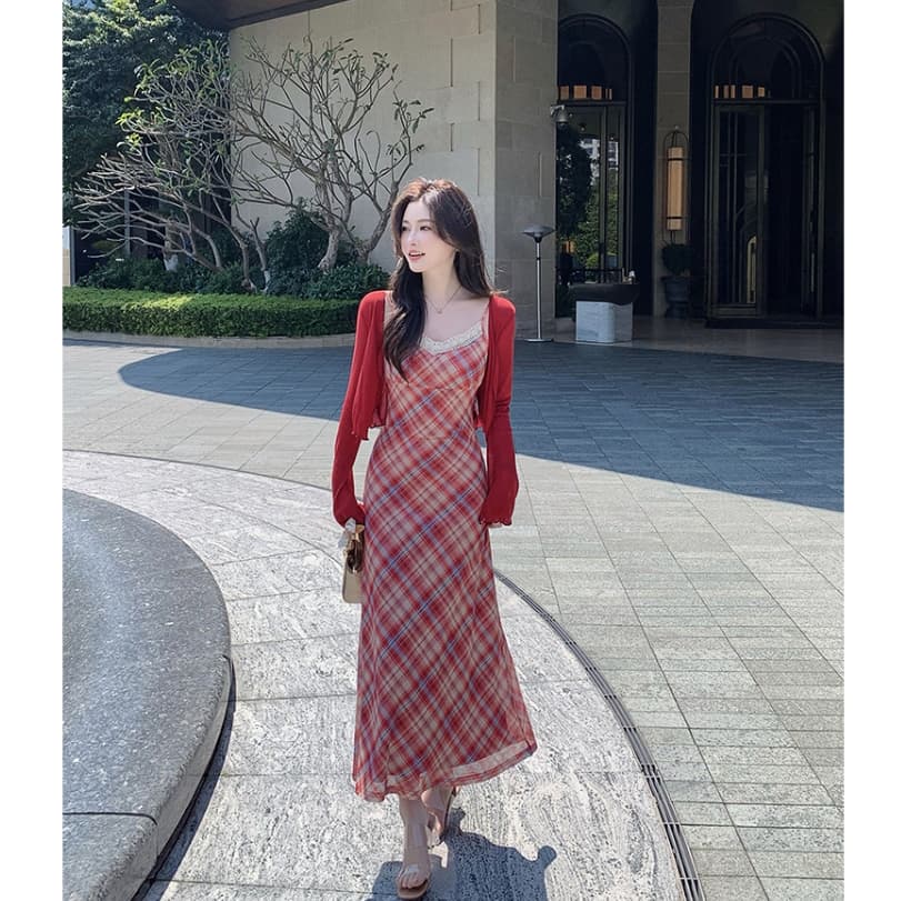 แม็กซี่เดรส สายเดี่ยว ลายสก็อตสีแดง มีซับในเต็มตัว แต่งลูกไม้ถักที่อก กระโปรงทรงเอ ผ้าตาข่าย #8123 รูปที่ 3