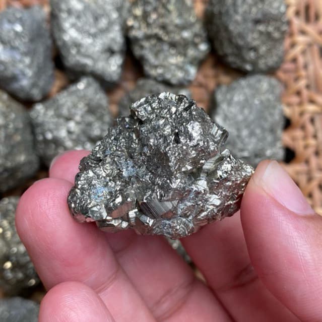 Pyrite ไพไรท์ดิบ หรือ เพชรหน้าทั่ง สวย น่ารักมาก มีพลังดึงดูดความมั่งคั่งด้านการเงิน ช่วยเรียกเงินเรียกทอง รูปที่ 3