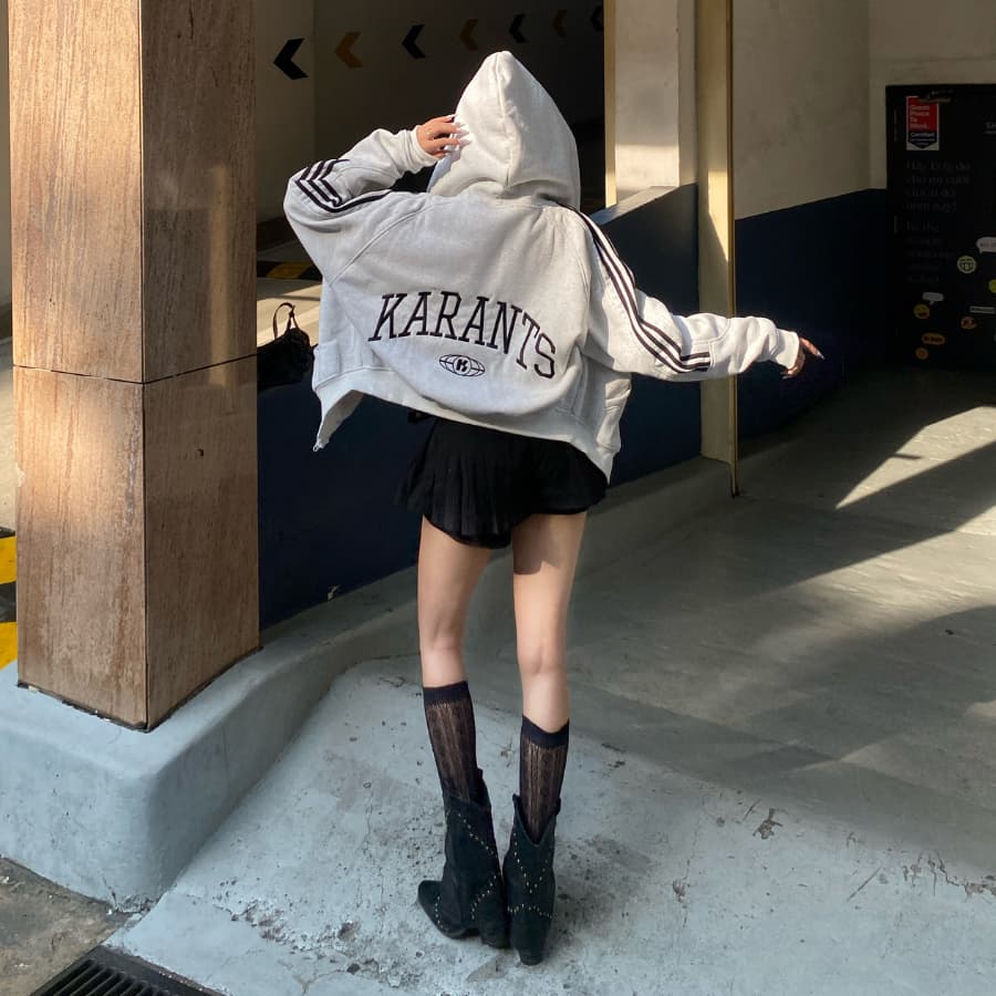 Karants เสื้อ Hoodie Zip Cropped Boxy ปักลาย แต่งซิป 2 ทาง สำหรับผู้ชายและผู้หญิง Unisex - AK11 รูปที่ 4