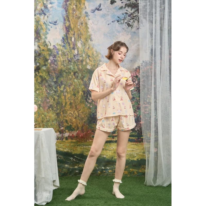 ชุดนอน 35th Collection 'B e a u t y and The B e a s t' สี Baby Corn รูปที่ 3