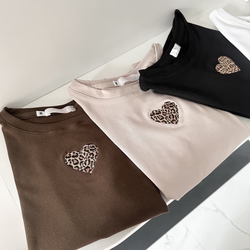 Love Tiger เสื้อยืดผ้ายูนิปักหัวใจลายเสือ รูปที่ 1