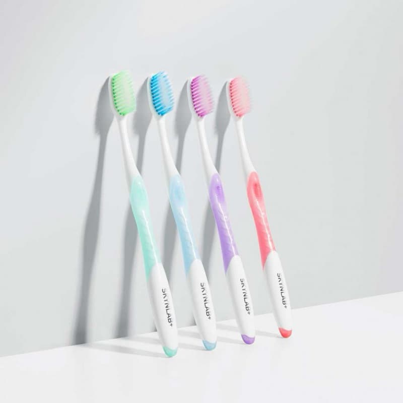 SKYNLAB สกินแล็บ แปรงสีฟันพรีเมี่ยมสลิมซอฟท์ ชุดแถมยาสีฟัน คละสี / แพ็ค 4 ชิ้น รูปที่ 2