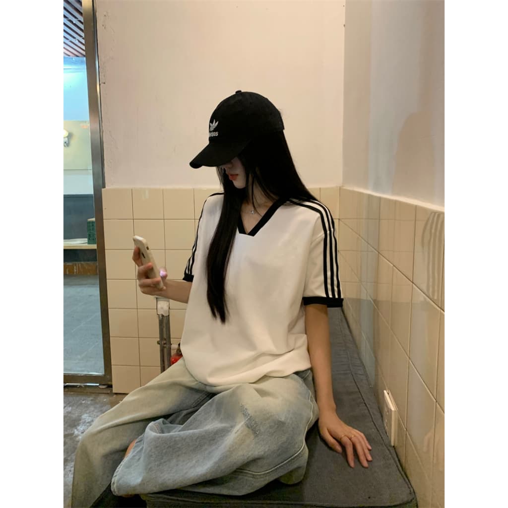 Beryl เสื้อยืดคอวีแขนสั้นสีขาวใหม่สำหรับผู้หญิง สไตล์เกาหลี เสื้อตัวหลวมและใส่ได้หลายโอกาส รูปที่ 8