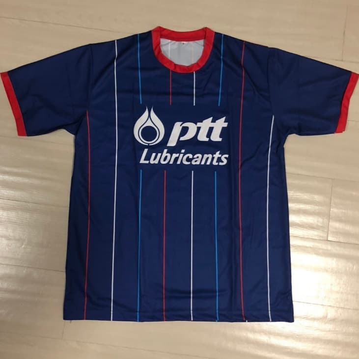เสื้อยืด แขนสั้น PTT Lubricant เสื้อยืดกีฬา แขนสั้น สีน้ำเงินคอแดง ฟรีไซส์ ใส่ได้ทุกเพศทุกวัย รูปที่ 1