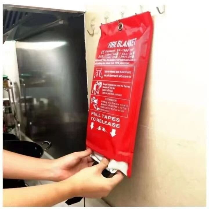 ควรมี! ผืนใหญ่! ผ้าดับไฟ ผ้าห่มกันไฟ Fire Blanket 1.5x1.5 ผ้าห่มหนีไฟ เส้นใยแก้วซิลิก้าพิเศษ คลุมตัวกันไฟ ใช้ในครัว ไปแค รูปที่ 4