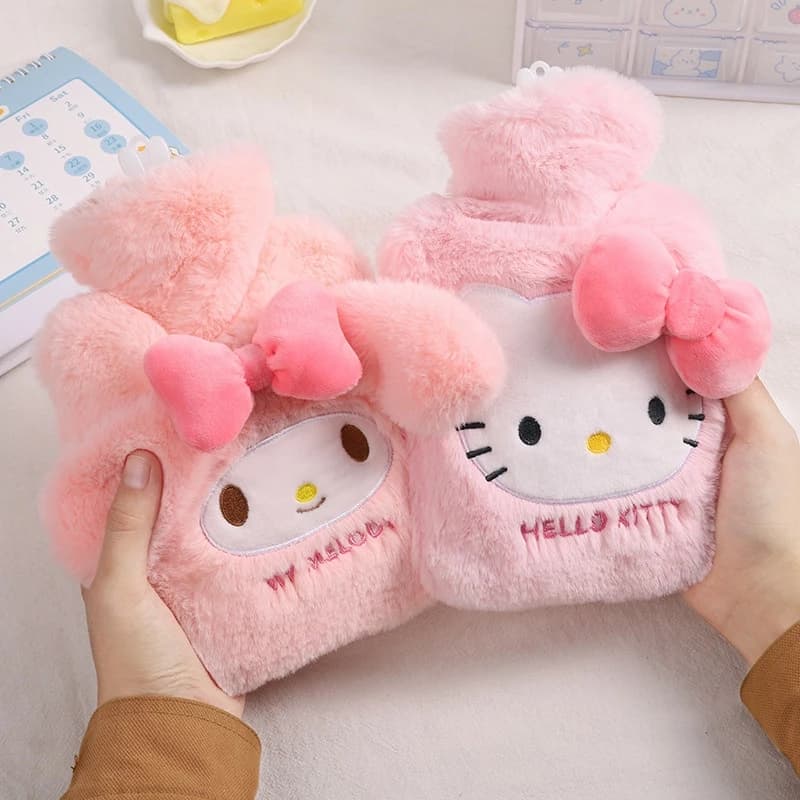 จัดส่งทันทีถุงน้ำร้อน Sanrio มีที่สอดมือ 1000ml. กระเป๋าน้ำร้อนลายการ์ตูน ประคบ ประจำเดือน น่ารักกระเป๋าน้ำร้อน รูปที่ 5