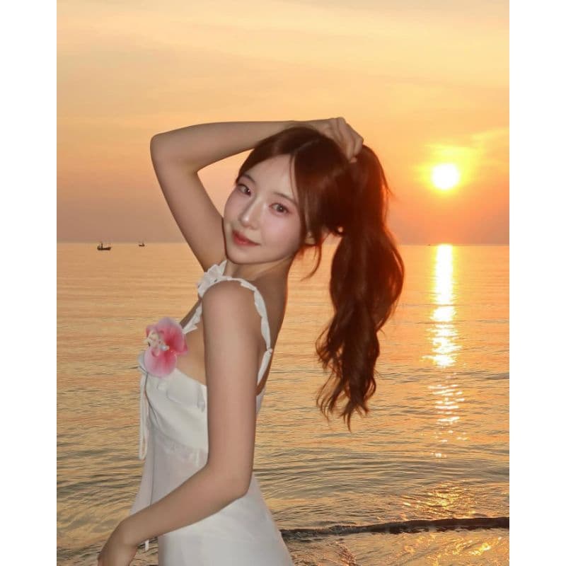 Nora- White Top & Skirt เสื้อสายเดี่ยวชีฟองลูกไม้ ตกแต่งด้วยตะขอหัวใจ NR รูปที่ 4