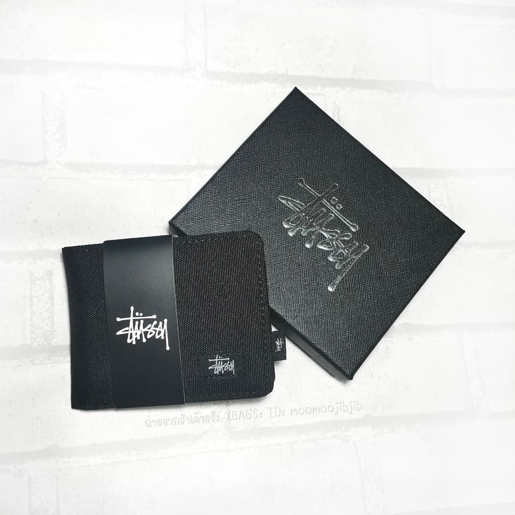 Stussy กระเป๋าสตางค์ 2พับ+กล่อง+การ์ด+ช่องใส่เหรียญ แบบเรียบ โลโก้เรียบ รูปที่ 1