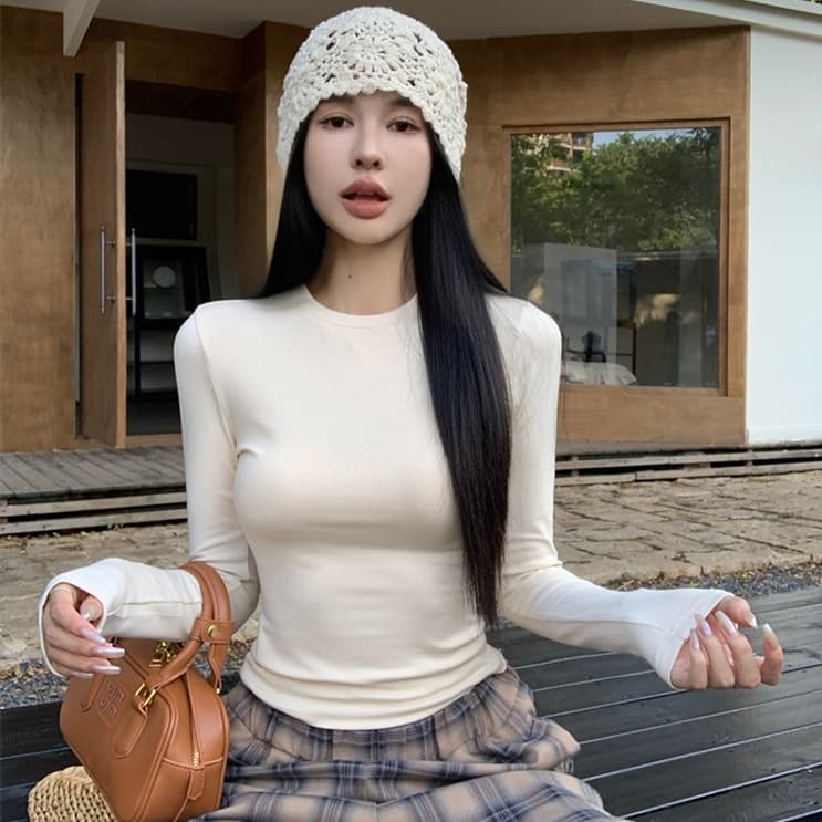 เสื้อยืดเเขนยาวผญ เสื้อครอปท็อปแขนยาว สีพื้น งานเกาหลี เเบบลำลอง ใส่เเล้วดูผอม #020277 รูปที่ 2