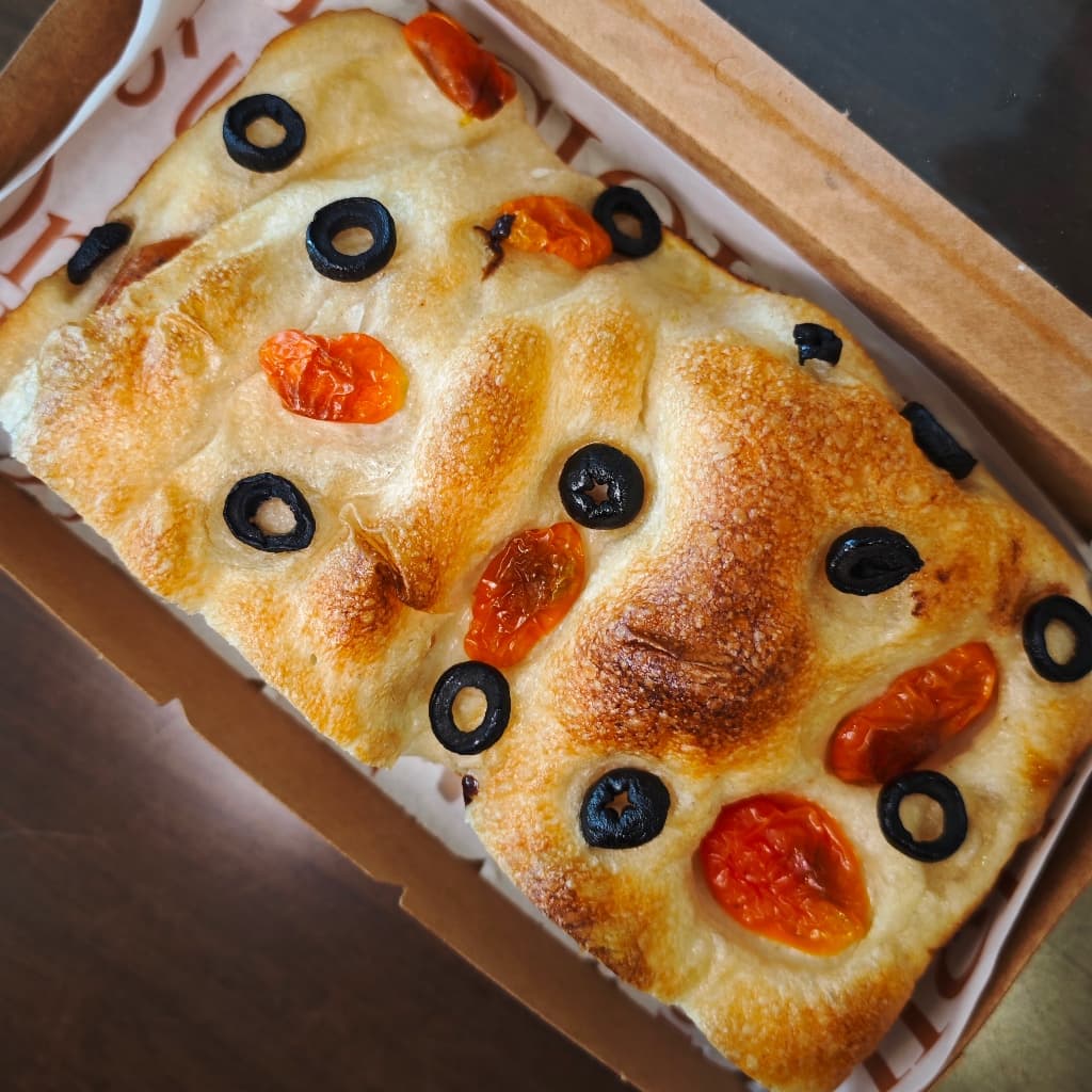 Tomato and Olive Sourdough Focaccia - โฟคัชชาซาวร์โดมะเขือเทศและมะกอกดำ รูปที่ 3