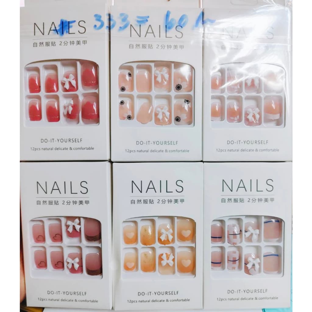 แพ็ค 12 ชุด คละลายแบบชุดแต่งเล็บปลอมลายน่ารัก สีสันสดใส พร้อมกาว สำหรับเด็กโตและผู้ใหญ่ รูปที่ 8